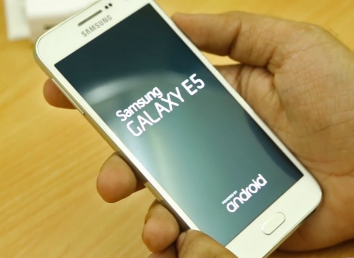Thay màn hình Samsung E5: Cần đảm bảo màn hình Zin, chính hãng    