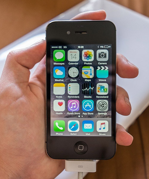 Dịch vụ thay mặt kính iPhone 4S chính hãng, giá rẻ tại Caremobile 