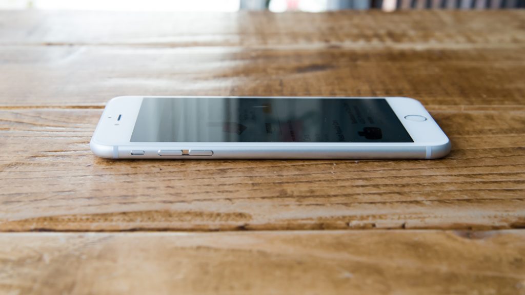 Thay nút gạt rung iPhone 6S: cần tay nghề nếu như không muốn ảnh hưởng máy 