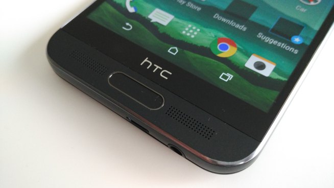 Nhiều trường hợp lỗi từ IC sạc và cần thay IC sạc HTC One Me mới.