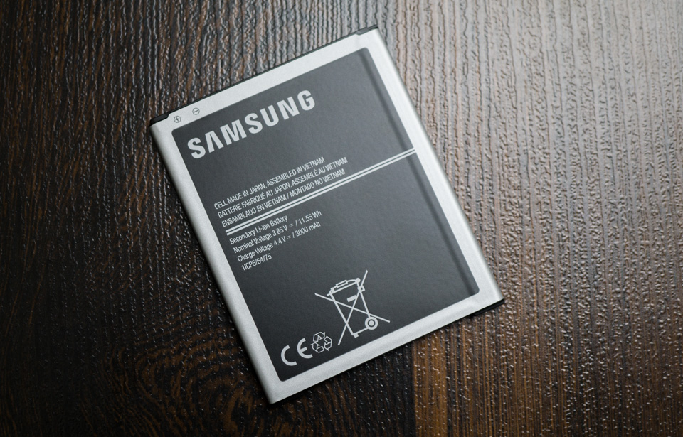 Thay pin Samsung J7: Pin mới 100%