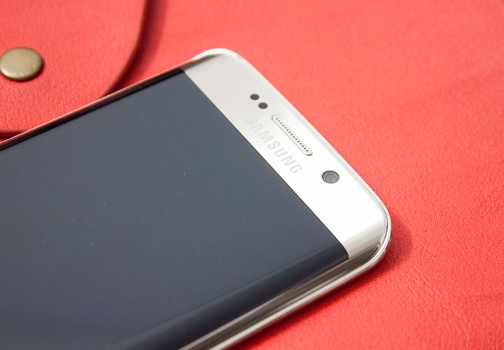 Samsung S6 Edge bị sọc màn hình: Sửa chữa hay thay màn hình mới, người dùng vẫn phải đắn đo.