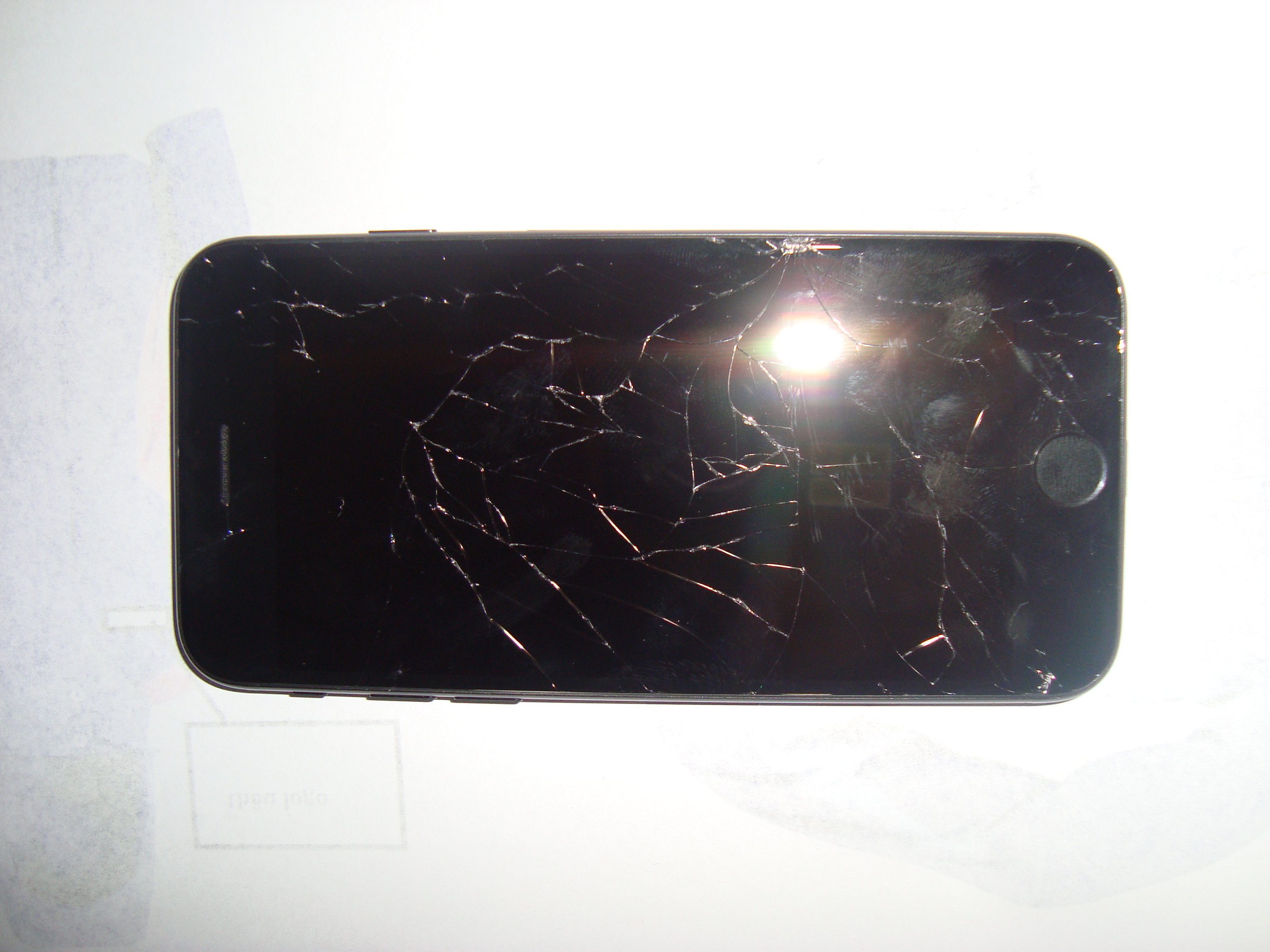 iPhone 7 vỡ kính: Thay kính iPhone 7 có ảnh hưởng đến màn hình? 