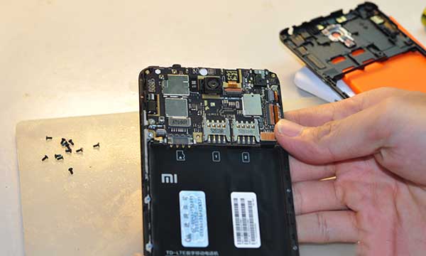 Pin Xiaomi Redmi Note 4: pin lỗi ảnh hưởng đến nguồn máy 